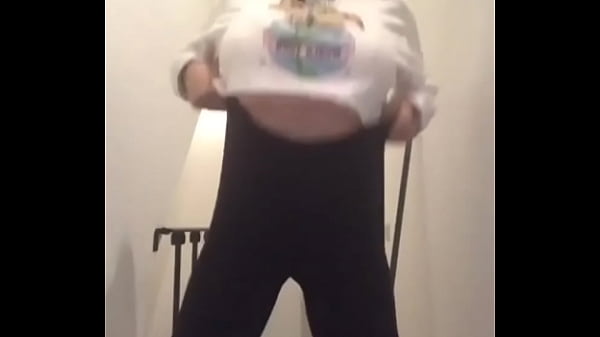 Gostosa casada dançando