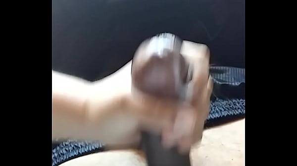 Handjob cumshot in car 
