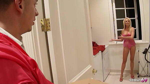 Fit Big Tits Cougar Get Fucked By Big Dick Deliver Boy thumbnail