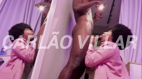 A PRETINHA FICOU REBOLANDO ENQUANTO EU RECEBIA UMA MAMADA NA LIVE 