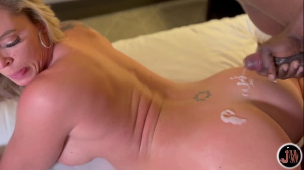 Sweet Vickie Railed By Giant Dick At Exxxotica Chicago 2024 Hotwife Tour Orgy thumbnail