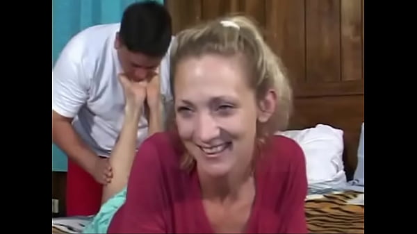 Alex morgan is 5'10" with size 9 5 feet i've been very fortunate to have so many ex g f's with nice #feeti also love it 