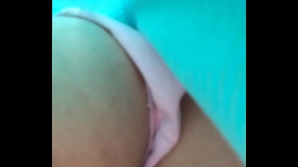 Upskirt boliviano en tanga rosa 