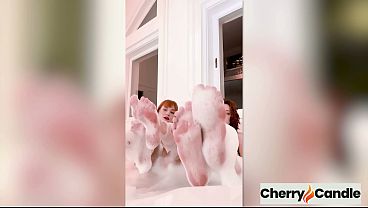 Nonton Bubble Bath Foot Fetish With Redheads Cherry Candle & Dolly Dyson thumbnail