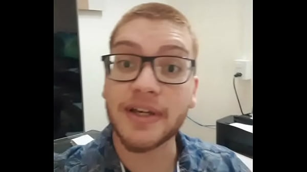 Ruivinha do cons&oacute;rcio mostrando 4 motivos pra voc&ecirc; parar de bater punheta e fazer um cons&oacute;rcio 