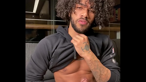 Play MP4 - Andy Rodrigues mostrando seu pau grande