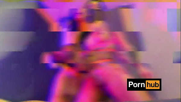 Ses l&egrave;vres chaudes autour de mon sexe ses g&eacute;missements puis son cul s&rsquo;est ouvert pour moi angel salope es 