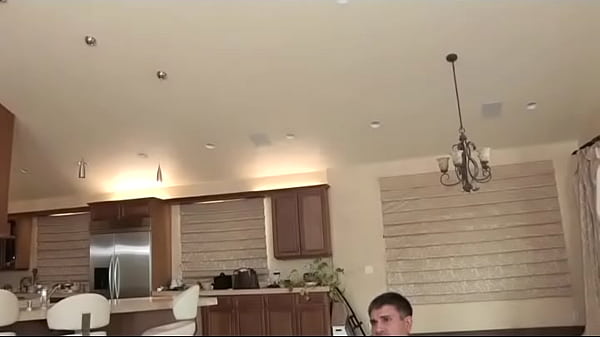 Play MP4 - Brooklyn Lee Thinks That Love Hurts