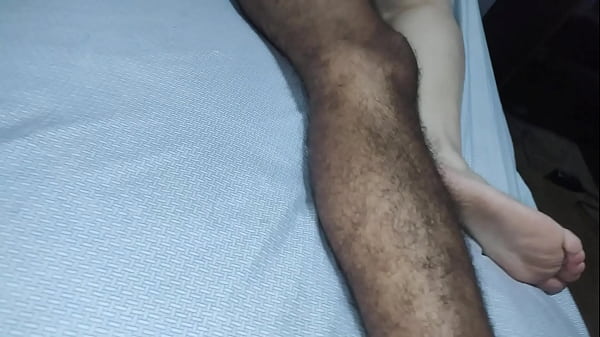 Fodendo a cadela submissa at&eacute; ela gozar na boca do amante 