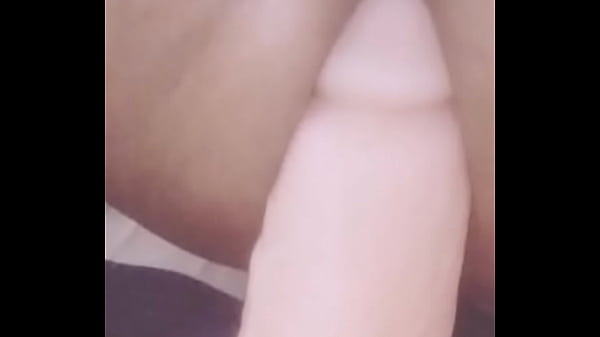 Cuzinho sendo arrombado por dildo grosso 