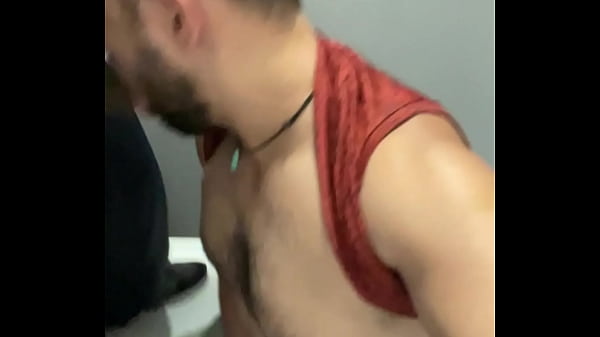 Orgia De Sexo Gay Latino S&oacute; Desconhecidos, Sem Camisinha No Banheiro Da Rodovi&aacute;ria. - Ep01 thumbnail