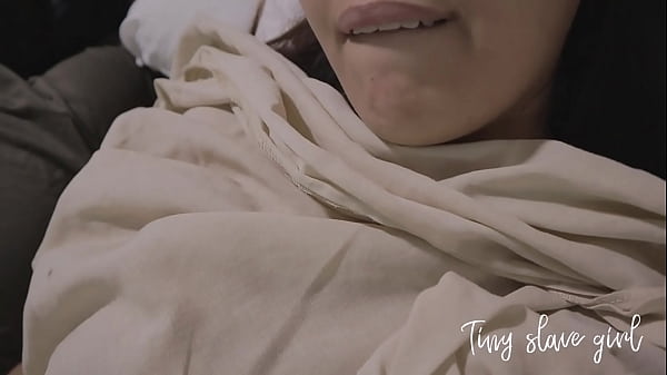 Comenze A Tocarme Y Estaba Mi Hermanastro A Mi Lado , Pero Ni Se Movio thumbnail