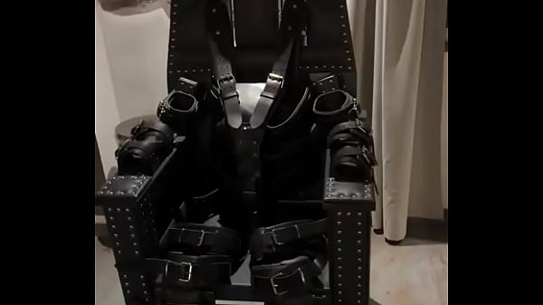 Nonton Before And After Super Heavy Bondage Chair, Rubber Catsuit, Studio Gum Mask And Blow-up-collar! thumbnail