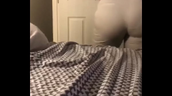 Play MP4 - King worship his big booty