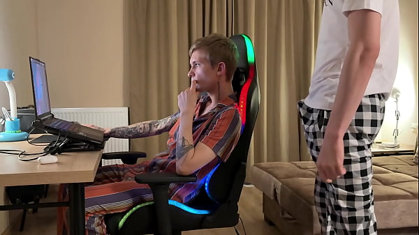 Play MP4 - distracted the guy from the game and seduced him into sex&comma; licked and fucked him with a big dick&comma; deep throat blowjob and anal fucking