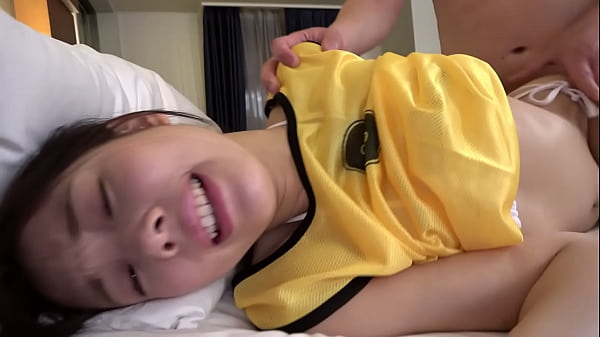 Play MP4 - 【元教え子&times;コーチの密会SEX】バスケチームの元教え子と久々に会ってみたら、美人・美脚・美ボディに成長したことに気づき、我慢できなくなりそのまま流れでハメちゃいました！まだ経験の浅い元教え子にコーチとして性のレクチャーを施し、自分からオナニーしながらフェラする激エロ女子に育成完了w普段の彼女とは違ういやらしい姿とのギャップに興奮して二回も中出し！