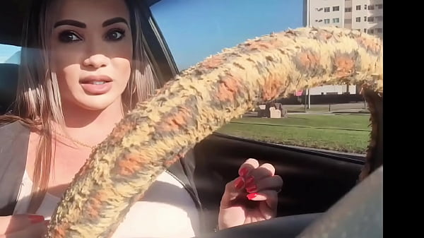 Fui sorteado pedi um app veio a motorista milf gostosa pelas ruas do RJ. Ganhei um chupdriver na pica 
