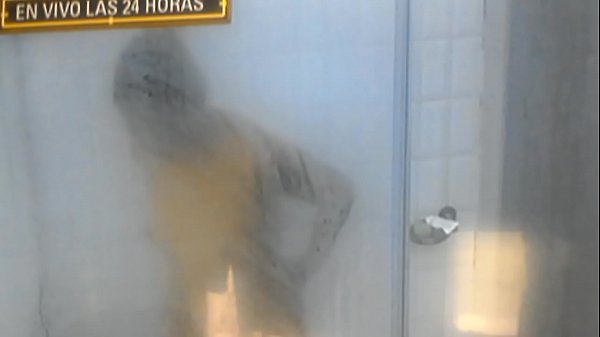 CAMILA BAÑANDOSE_EN PROGAMA PORAMOROPORDINERO