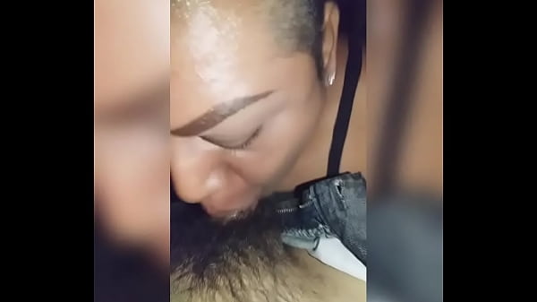 Mi Amigo Hetero Viene Por Una Mamada thumbnail