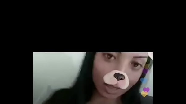 Play MP4 - Moreninha gostosa mostrando o rabo ao vivo