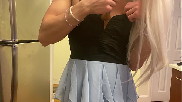 Play MP4 - Crossdressing into Prom Queen