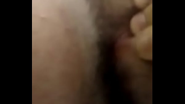 Play MP4 - Hetero se mete el dedo por el culo