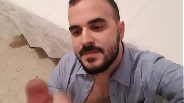 Mi compa&ntilde;ero de trabajo me ech&oacute; toda la leche en la cara 