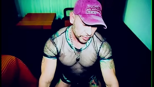 Hombre Varonil Es Puesto En Castidad Como Puta Marica thumbnail