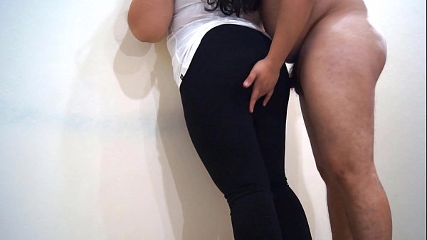 Play MP4 - me excito tanto que tuver que romperle el pantalon