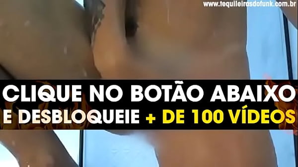 Play MP4 - D&Eacute;BORA FANTINE TOMANDO BANHO