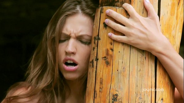 Play MP4 - Outdoor pussy play brings intense orgasm