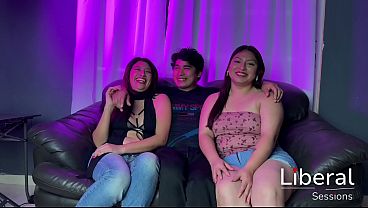 Dos amigas son folladas en gangbang hasta llenarlas de leche 