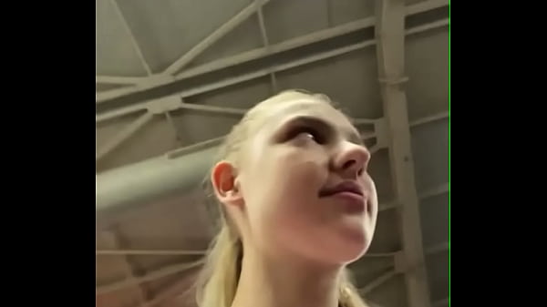 My trainer fucking me in_the gym