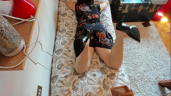 Gorgeous Sexy Feet For The Italian Milf 4k thumbnail