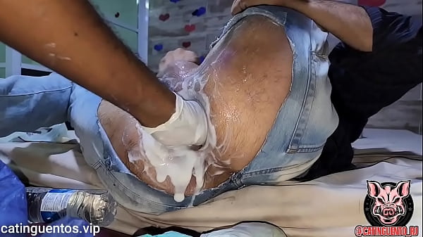 Consolo E M&atilde;o Dentro Do Cu Do Viadinho thumbnail