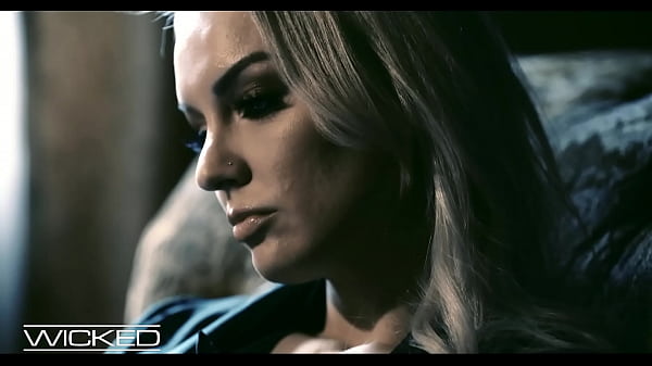 Babe Gets Fucked Good By Derrick Pierce 