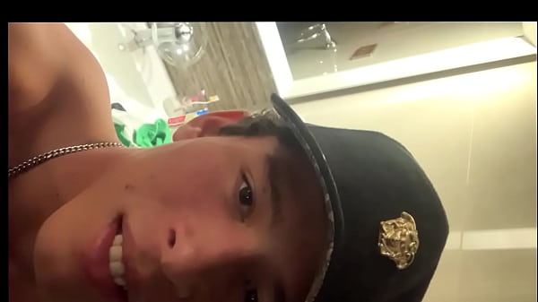 Play MP4 - Funny straight jock record me while im shower &comma; he also give a passionate kiss