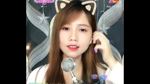 Em gái xinh_xắn livestreamtrên Uplive