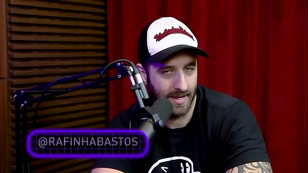 Nonton Mais Que 8 Minutos | A Participa&ccedil;&atilde;o Especial Da Sua Namorada De Rafinha Bastos Vivi Tomasi thumbnail