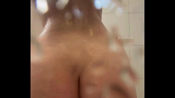 Play MP4 - Gostosa no banho molhadinha