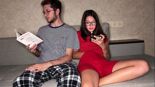 Stiefzus legde mijn hand op haar poesje ik wist niet dat ze opgewonden was door een gezamenlijke handjob orgasme