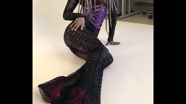 Photoshooting for sujarta what&rsquo;s your favorite pose during a shoot #sujarta #photoshoot #creativevibes #inke 