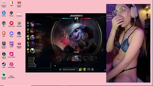 Play MP4 - Streamer le gusta que la morboseen mientras juega League of Legends