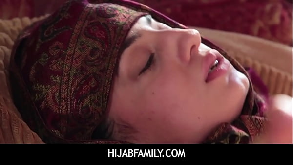 Black dude gets a taste of an arab pussy 