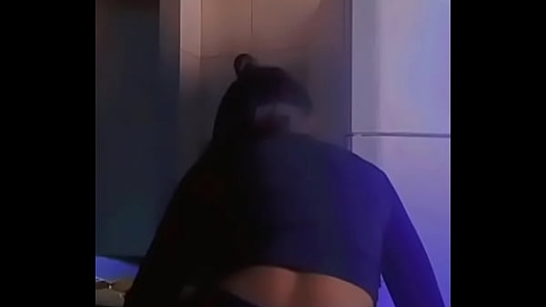 dan&ccedil;ando de calcinha 