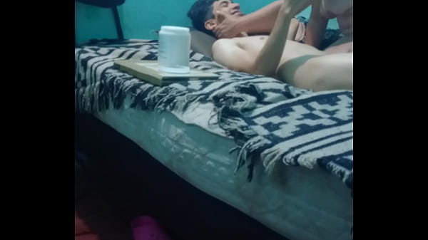 Play MP4 - Masaje de Medi&colon; Placer para un chico flaquito