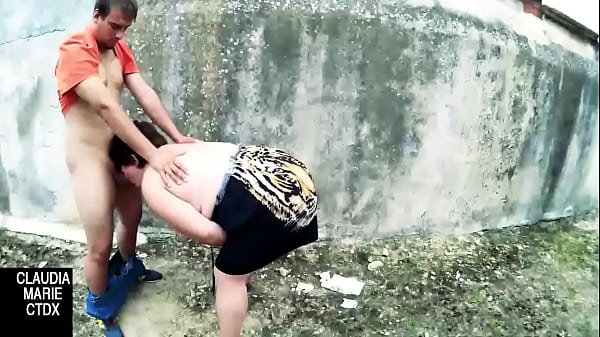 Su polla_es más_dura que_el cemento de la pared