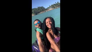 Trai meu namorado com o instrutor de jetski na aula de jetski o instrutor ficou de pau duro e me fudeu no jetski 