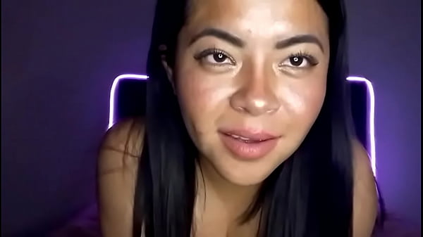 Un_seguidor me regala un vestido y_se lo modelo termino masturbandome