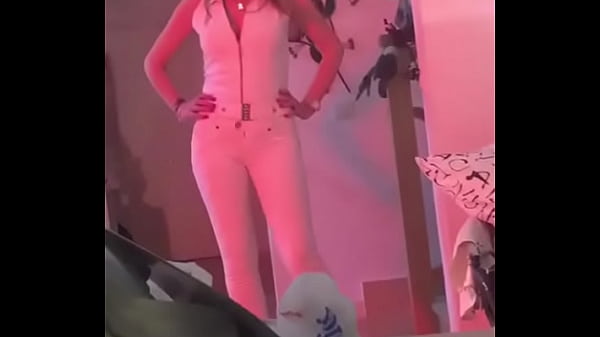 Soy marta una madura reci&eacute;n divorciada busco t&iacute;os ca&ntilde;eros para follar en mi chalet 